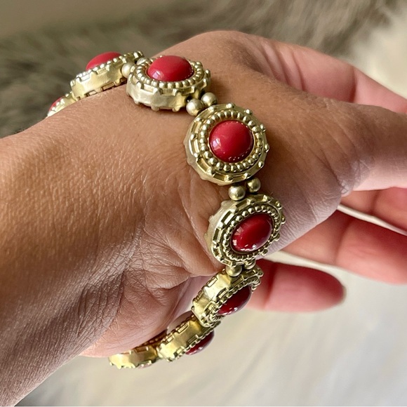 CHICOS | NYSSA Reversible Stretch Bracelet Crisp White Sultry Crimson Gold Tone - Picture 2 of 9